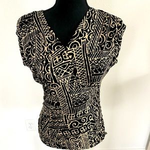 Women’s - Black & Beige V-Neck - Size M